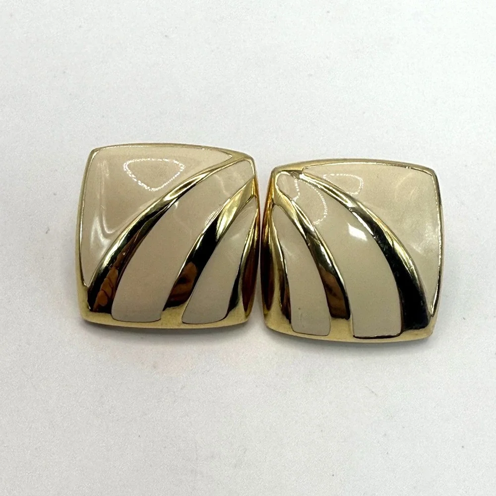 Crown Trifari Cream Enamel Clip On Earrings Gold Tone‎ Square Vintage